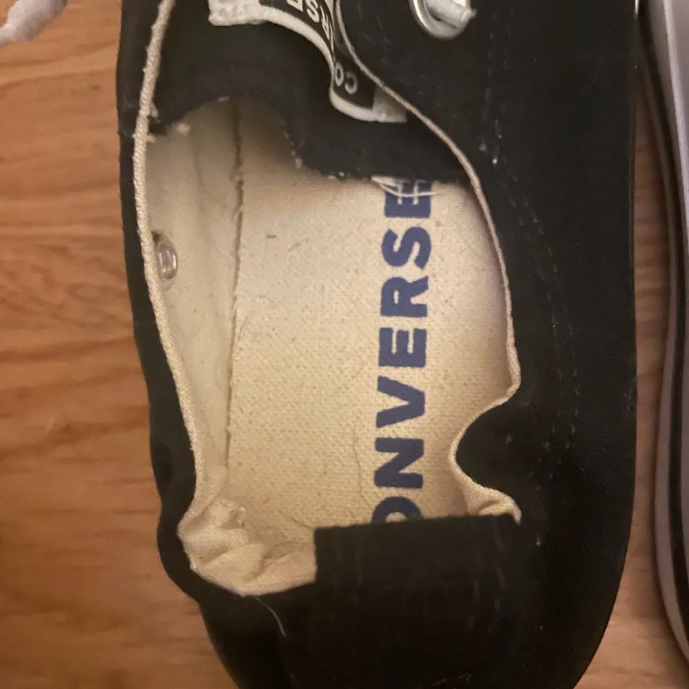 Size 5 , Black converse - Picture 3 of 6